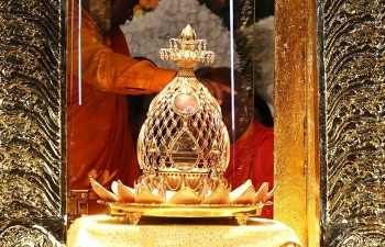 Cung rước xá lợi Đức Phật về chùa Bái Đính