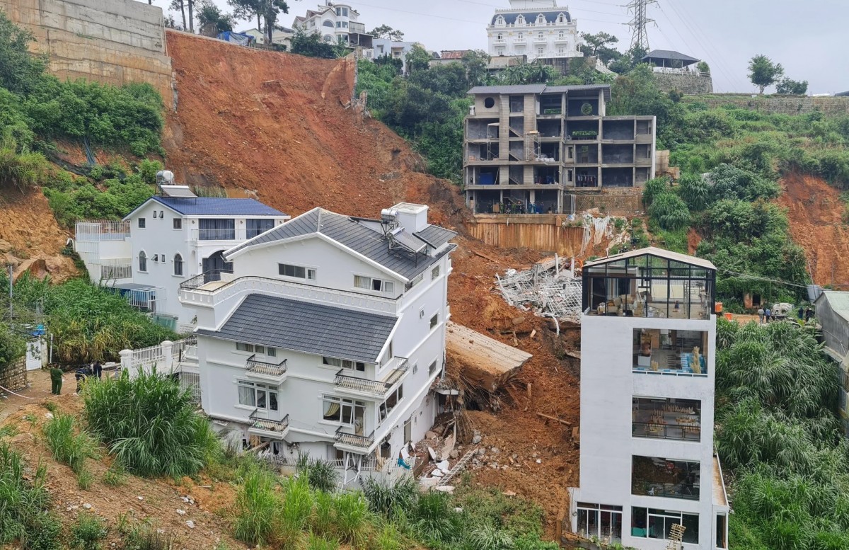 Bộ Xây dựng yêu cầu Đình chỉ việc xây dựng công trình có dấu hiệu không bảo đảm an toàn hoặc có nguy cơ gây sạt lở