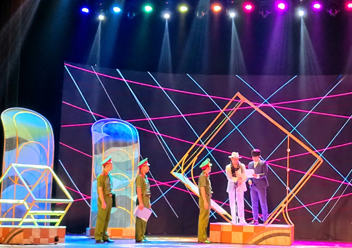  Ngược chiều ánh sáng 