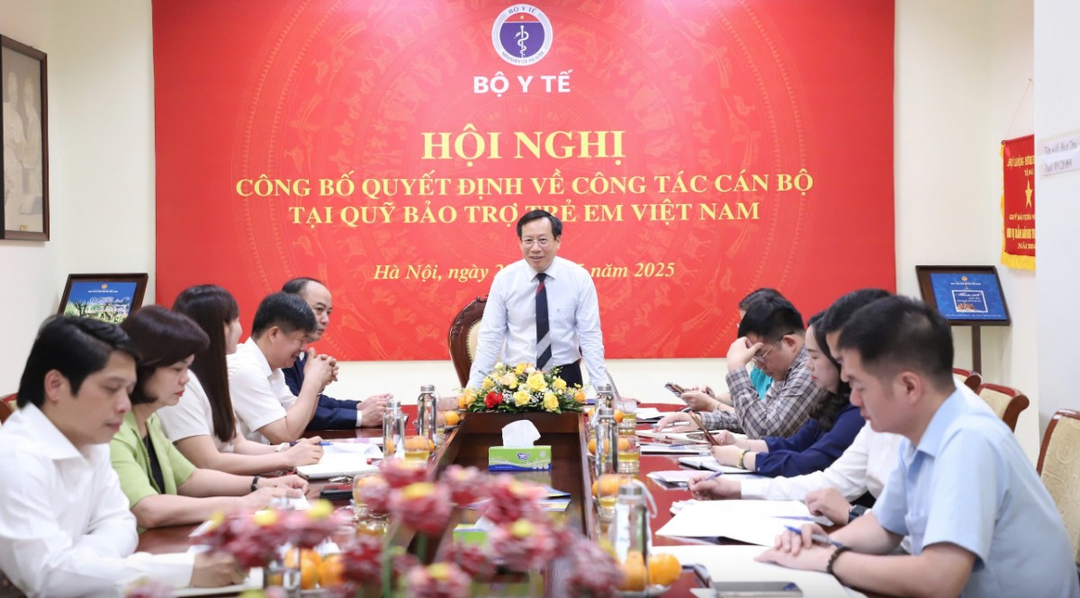 Thứ trưởng Bộ Y tế Lê Đức Luận phát biểu. Thứ trưởng Bộ Y tế Lê Đức Luận phát biểu.