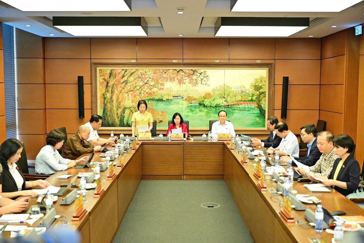 Quốc hội thảo luận tại tổ dự thảo Nghị quyết của Quốc hội về miễn, hỗ trợ học phí đối với trẻ em mầm non, học sinh phổ thông