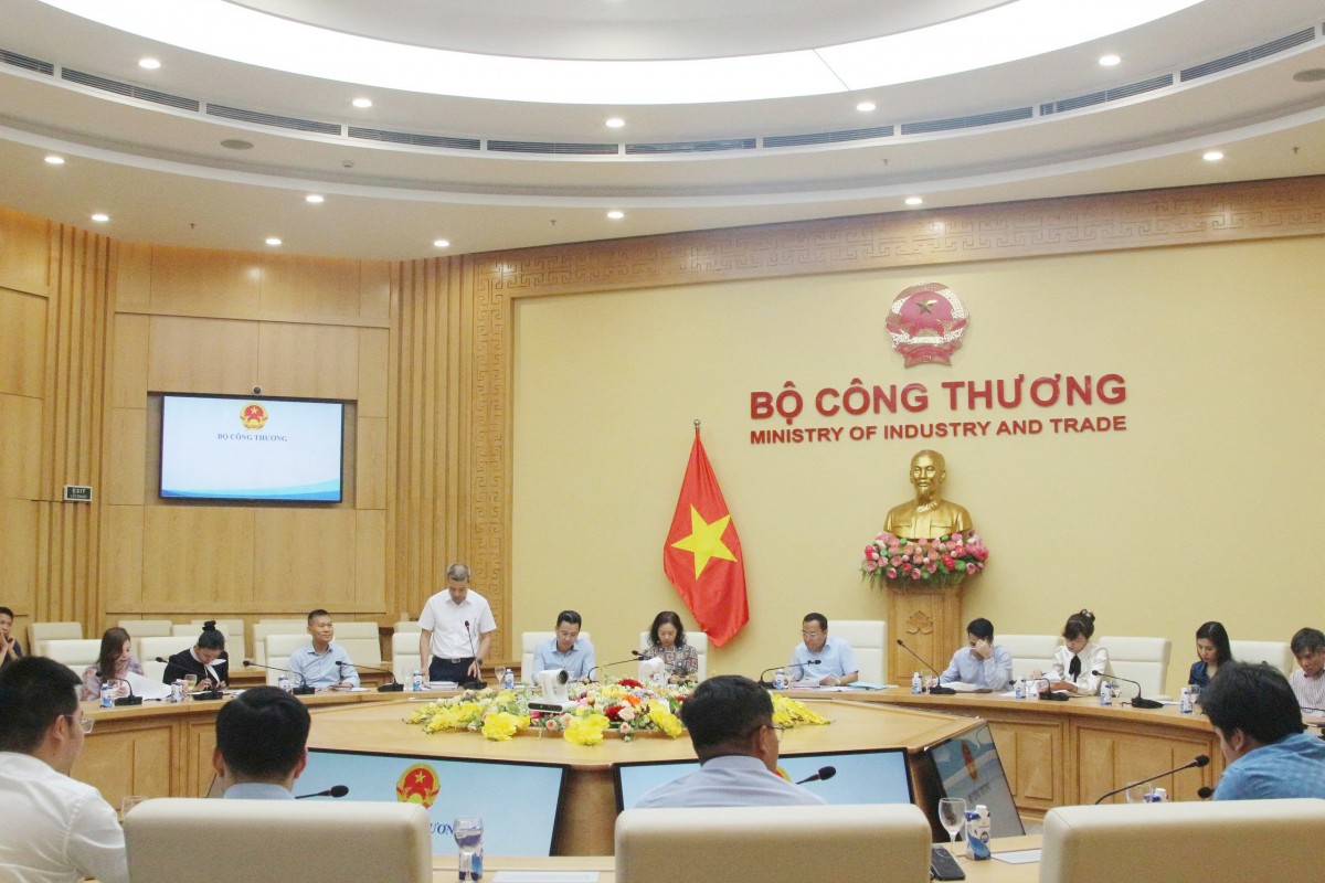 Thứ trưởng Nguyễn Hoàng Long họp về chuyển đổi năng lượng