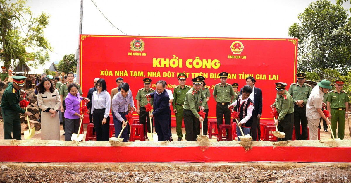 Hành trình dựng xây mái ấm vùng cao Hành trình dựng xây mái ấm vùng cao