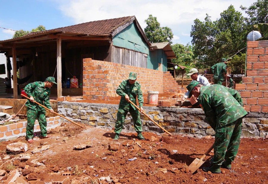 Hành trình dựng xây mái ấm vùng cao Hành trình dựng xây mái ấm vùng cao