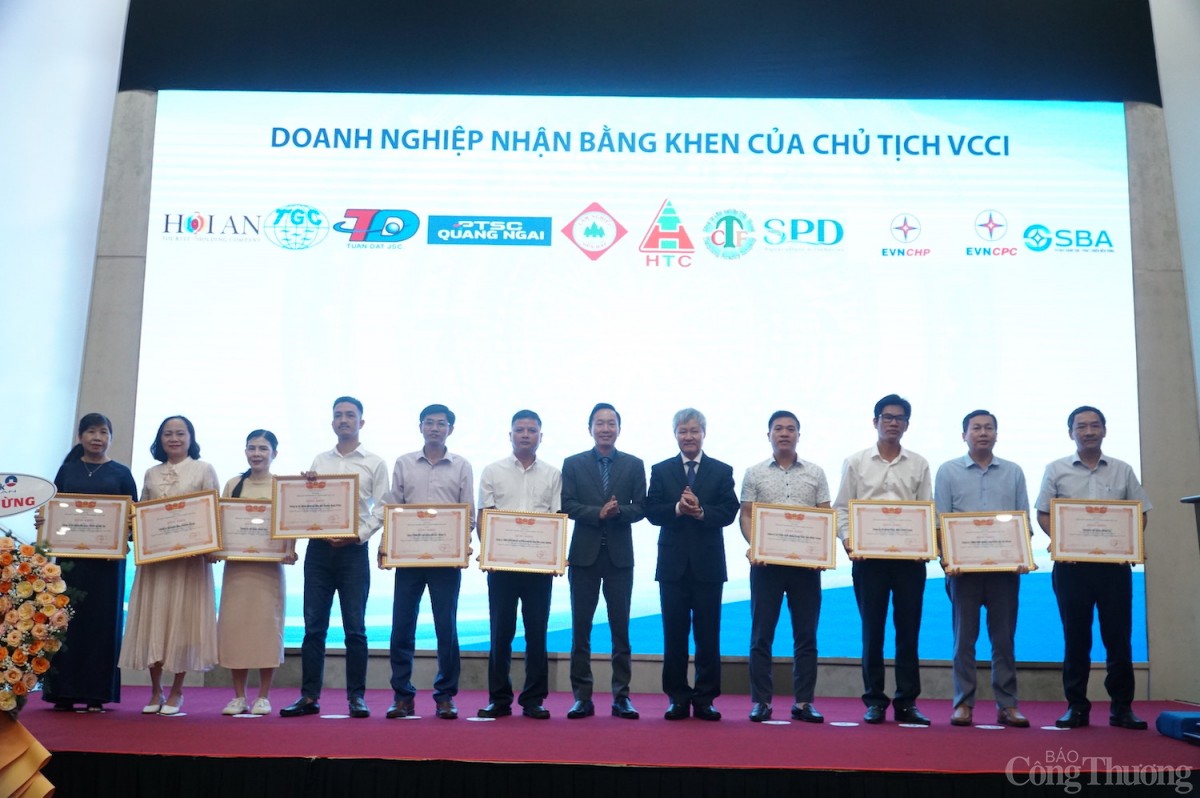 Các doanh nghiệp miền Trung, Tây Nguyên nhận bằng khen của Chủ tịch VCCI Các doanh nghiệp miền Trung, Tây Nguyên nhận bằng khen của Chủ tịch VCCI