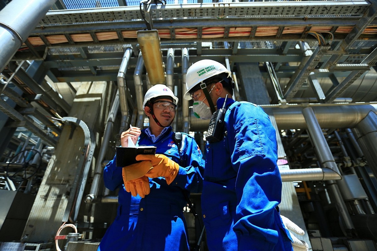 Các kỹ sư NMLD Dung Quất nghiên cứu, đổi mới sáng tạo để đáp ứng tốt các yêu cầu về sản phẩm nhiên liệu quốc phòng