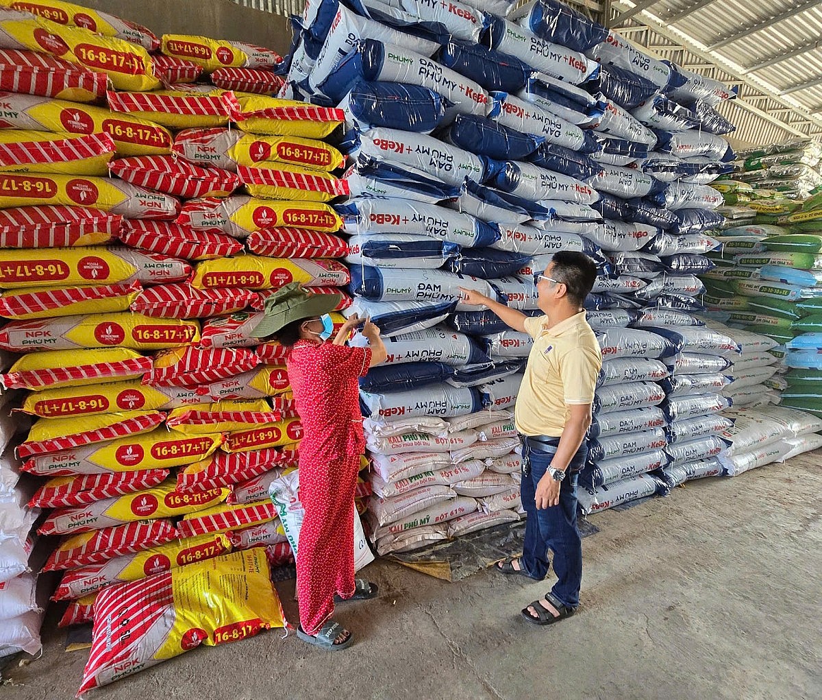 Phú Mỹ đáp ứng kịp thời phân bón cho nhu cầu sản xuất nông nghiệp Phú Mỹ đáp ứng kịp thời phân bón cho nhu cầu sản xuất nông nghiệp