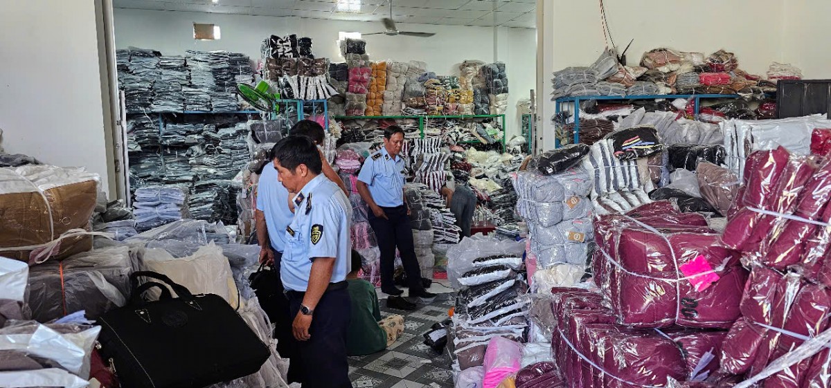 Ninh Thuận: Phát hiện gần 1.000 sản phầm quần áo không rõ nguồn gốc bán qua ZALO, FACEBOOK.