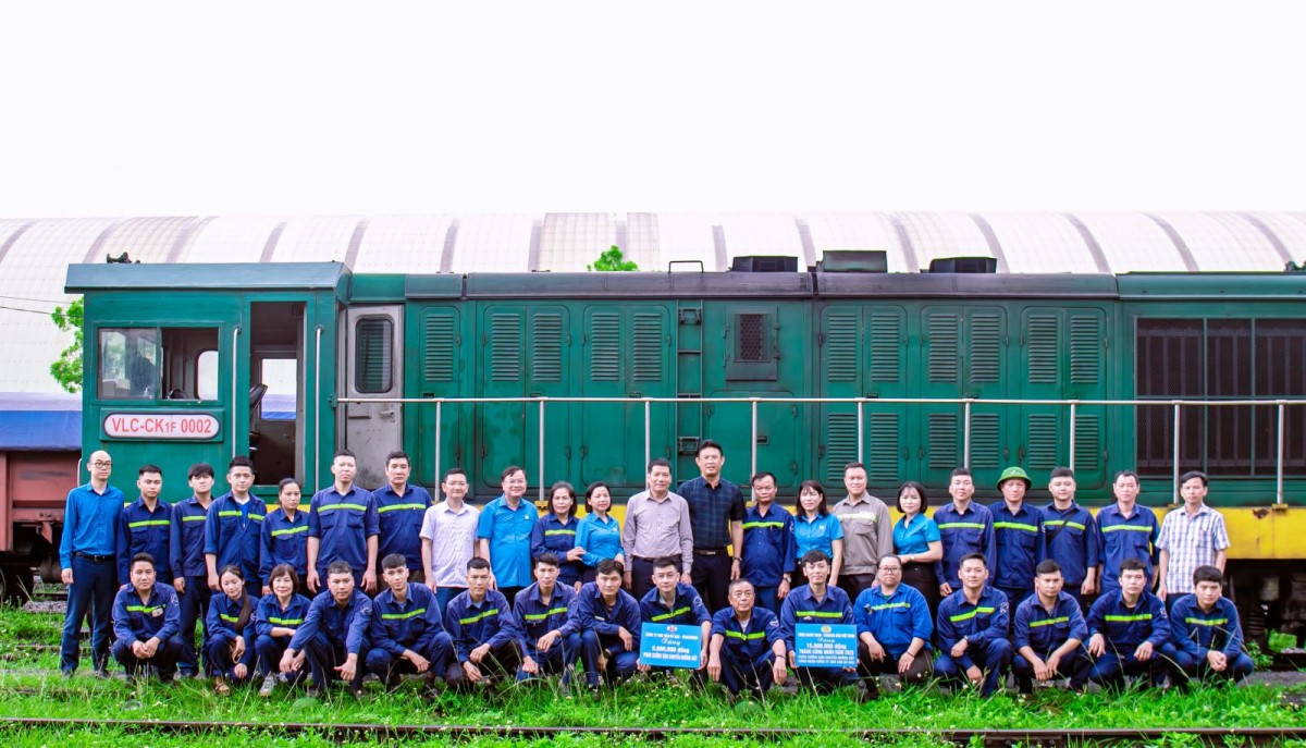 Người lao động Mạo Khê, Uông Bí đón Tháng Công nhân cùng Người lao động Mạo Khê, Uông Bí đón Tháng Công nhân cùng