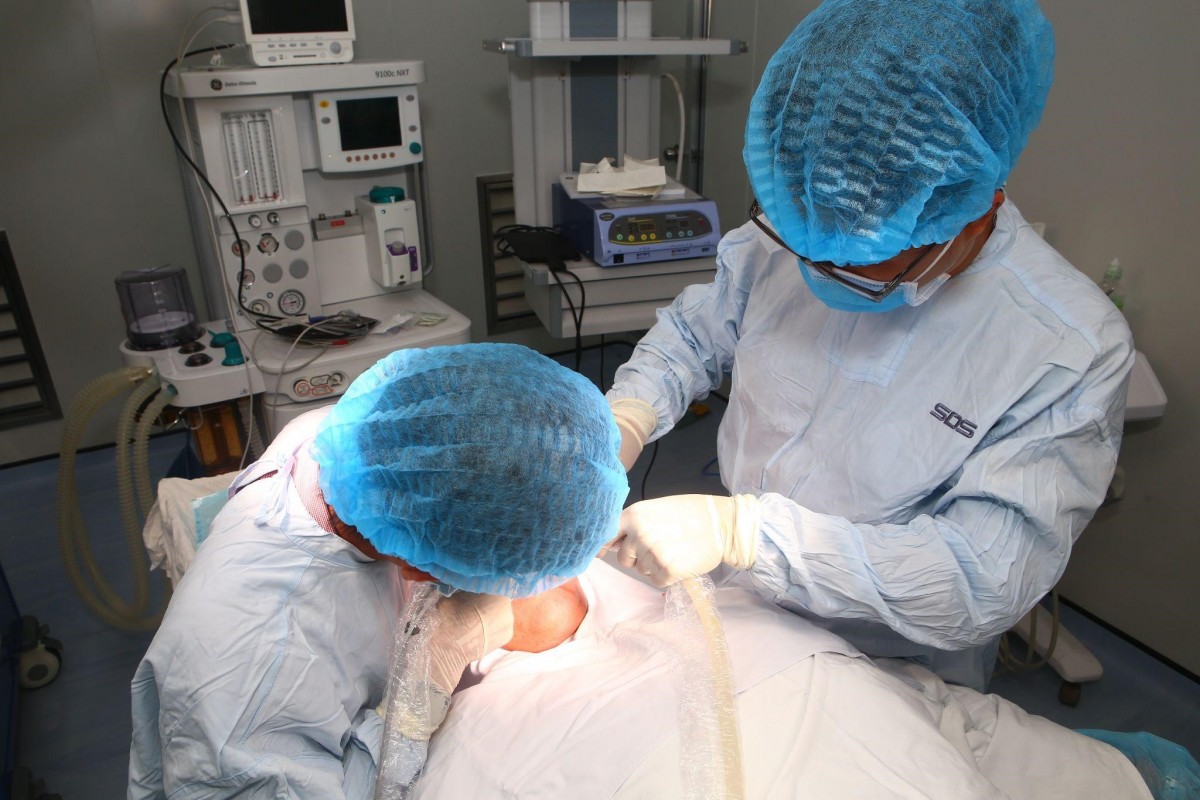 Trồng răng implant all on 4 tại Bệnh Viện Răng Hàm Mặt Sài Gòn Trồng răng implant all on 4 tại Bệnh Viện Răng Hàm Mặt Sài Gòn