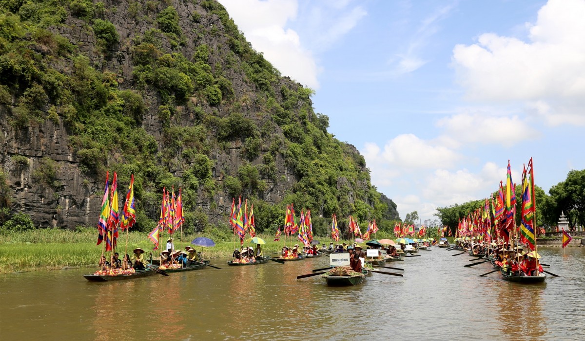 Khai mạc Tuần du lịch Ninh Bình 2025 Sắc vàng Tam Cốc Tràng An