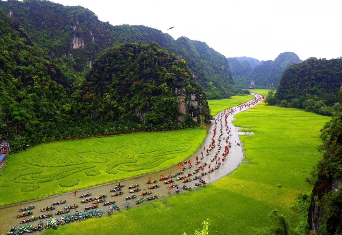 Khai mạc Tuần du lịch Ninh Bình 2025 Sắc vàng Tam Cốc Tràng An