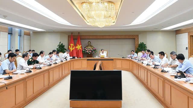 Phó Thủ tướng đề nghị Bộ trưởng Công Thương tiếp tục rà soát bảo đảm mục tiêu phân cấp, phân quyền khoảng 50% nhiệm vụ - Ảnh: VGP/Hải Minh Phó Thủ tướng đề nghị Bộ trưởng Công Thương tiếp tục rà soát bảo đảm mục tiêu phân cấp, phân quyền khoảng 50% nhiệm vụ - Ảnh: VGP/Hải Minh