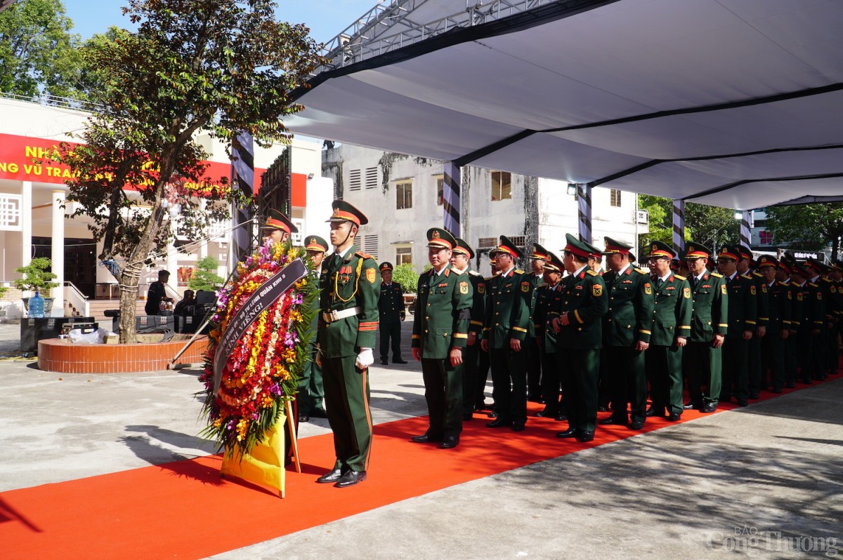 Đoàn Quân khu 5 chuẩn vị vào viếng