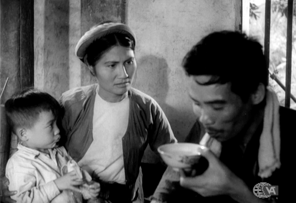 Nghệ sĩ ưu tú Mai Châu trong phim “Cuộc chiến đấu vẫn còn tiếp diễn”