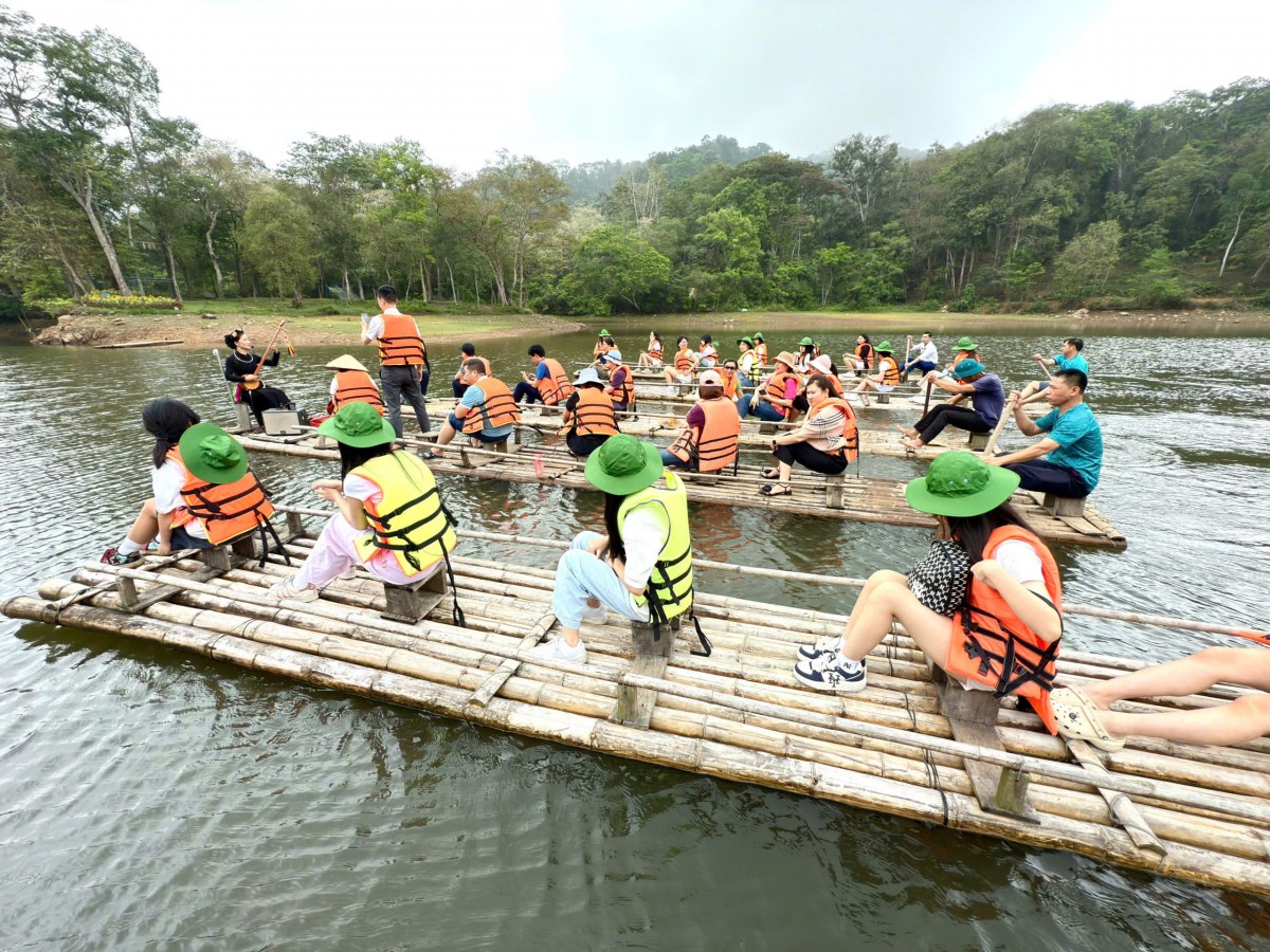 Du lịch hè vào mùa: Cảnh giác ‘bẫy’ lừa đảo dịch vụ Du lịch hè vào mùa: Cảnh giác ‘bẫy’ lừa đảo dịch vụ