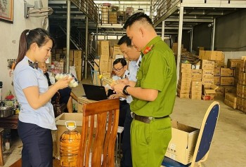 Thủ tướng biểu dương Bộ Công Thương phát hiện, xử lý nhiều vụ hàng giả