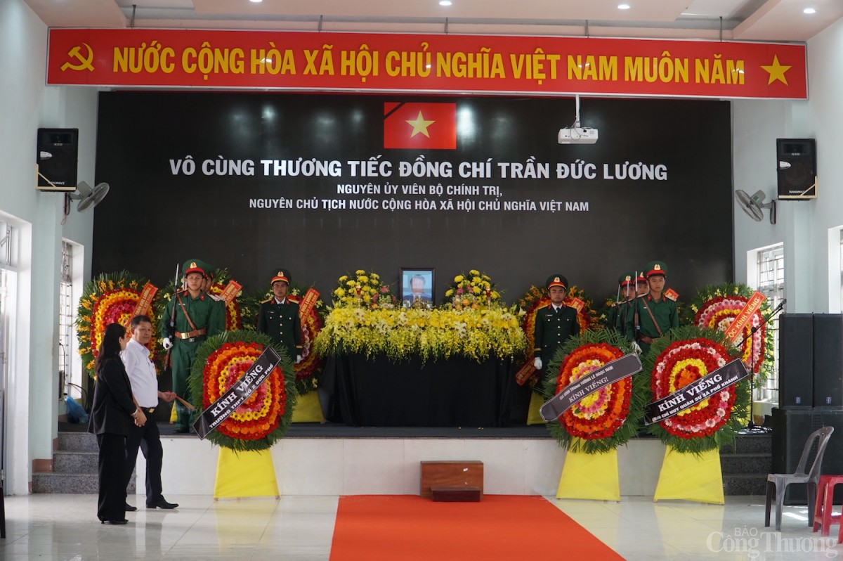 Tổ chức trang trọng lễ tang nguyên Chủ tịch nước Trần Đức Lương tại xã Phổ Khánh, quê nhà của đồng chí