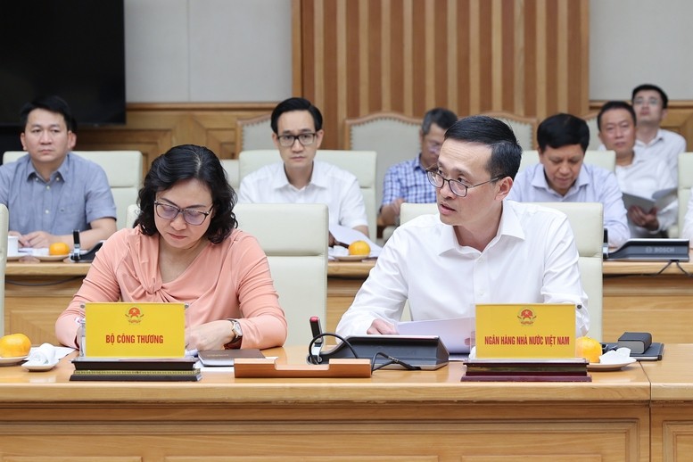 Đại diện các bộ, ngành tham dự cuộc họp - Ảnh: VGP/Nhật Bắc Đại diện các bộ, ngành tham dự cuộc họp - Ảnh: VGP/Nhật Bắc