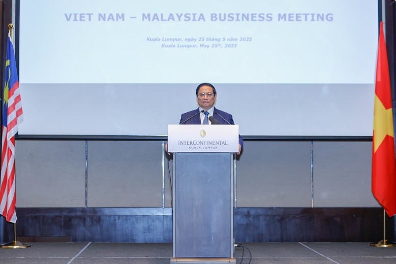 Thủ tướng nhấn mạnh: Chính phủ Việt Nam cam kết bảo đảm quyền tài sản, quyền tự do kinh doanh, tiếp cận bình đẳng các nguồn lực của các doanh nghiệp, nhà đầu tư, bảo đảm các quyền lợi và lợi ích chính đáng, hợp pháp của các nhà đầu tư - Ảnh: VGP/Nhật Bắc