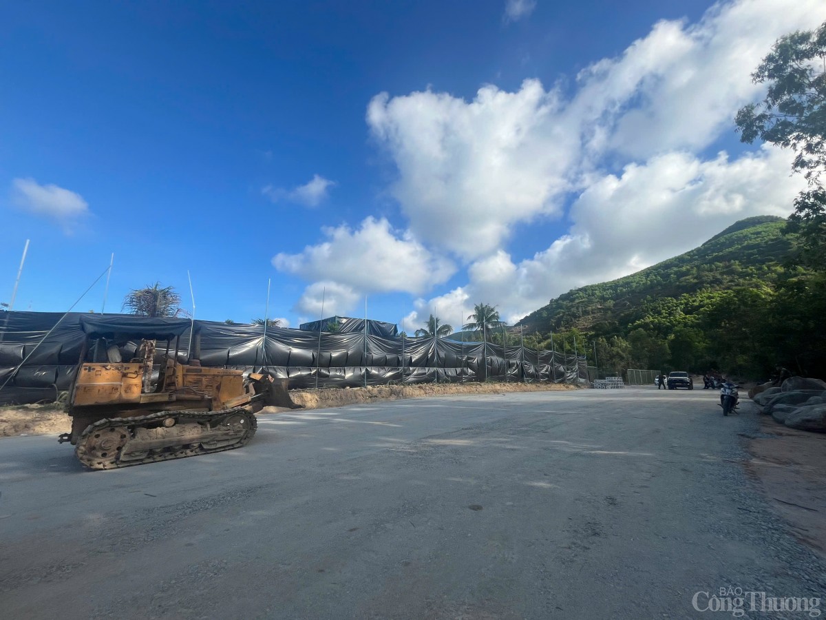 Xã Phổ Khánh đã hoàn thành nâng cấp, xây dựng đường giao thông nhằm đảm bảo thuận tiện cho các lãnh đạo Đảng, Nhà nước, người dân đến tiễn đưa nguyên Chủ tịch nước Trần Đức Lương.