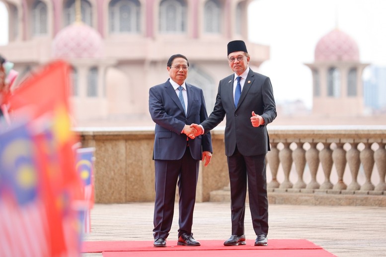 Trải qua hơn nửa thế kỷ, quan hệ Việt Nam và Malaysia ngày càng phát triển tích cực, tốt đẹp trên mọi lĩnh vực, đặc biệt là từ khi nâng cấp lên thành quan hệ Đối tác Chiến lược vào tháng 8/2015 và trở thành Đối tác Chiến lược toàn diện của nhau vào tháng 11/2024 - Ảnh: VGP/Nhật Bắc Trải qua hơn nửa thế kỷ, quan hệ Việt Nam và Malaysia ngày càng phát triển tích cực, tốt đẹp trên mọi lĩnh vực, đặc biệt là từ khi nâng cấp lên thành quan hệ Đối tác Chiến lược vào tháng 8/2015 và trở thành Đối tác Chiến lược toàn diện của nhau vào tháng 11/2024 - Ảnh: VGP/Nhật Bắc