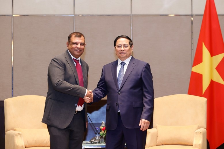 Thủ tướng Phạm Minh Chính và ông Tony Fernandes, Nhà sáng lập, kiêm Chủ tịch Tập đoàn Capital A - Ảnh: VGP/Nhật Bắc Thủ tướng Phạm Minh Chính và ông Tony Fernandes, Nhà sáng lập, kiêm Chủ tịch Tập đoàn Capital A - Ảnh: VGP/Nhật Bắc