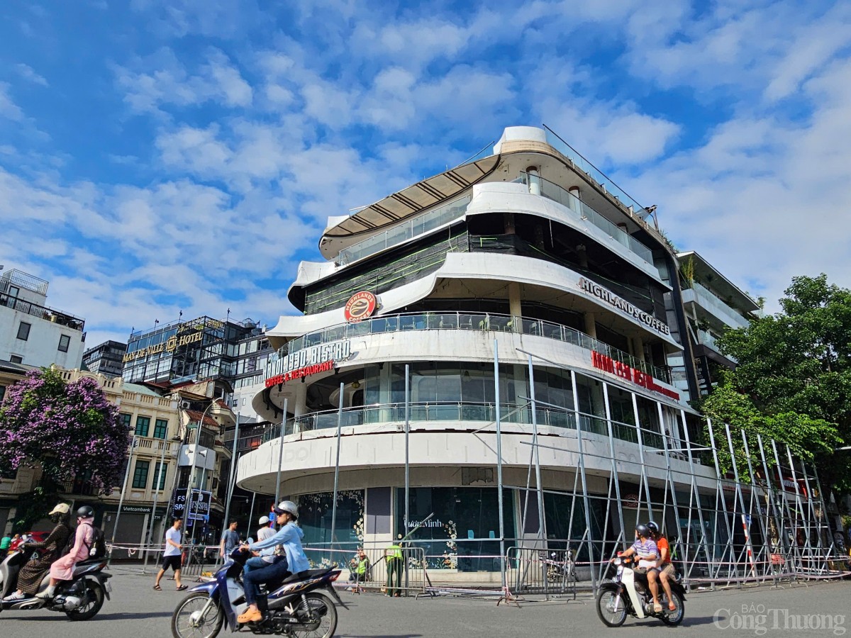 Cận cảnh việc dựng rào, tháo dỡ Hàm cá mập