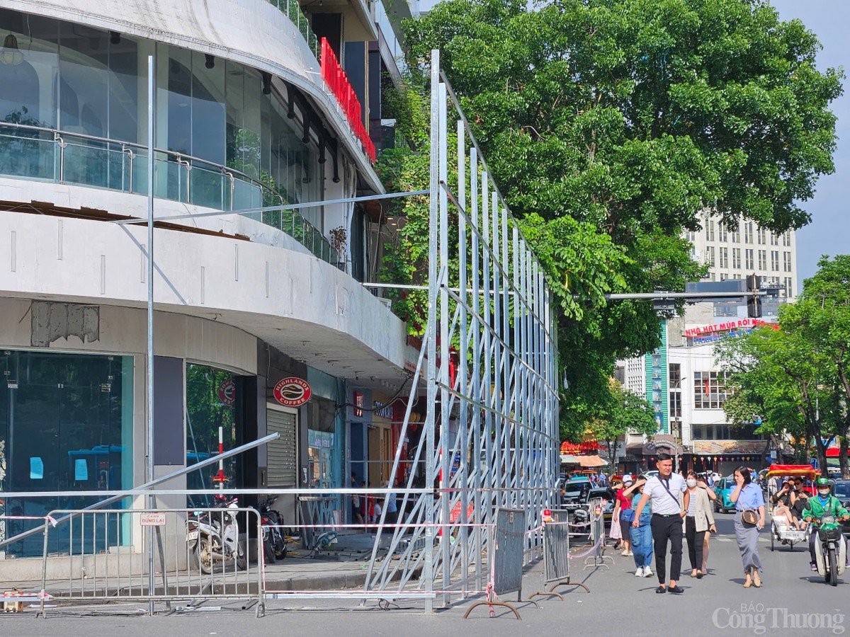 Cận cảnh việc dựng rào, tháo dỡ Hàm cá mập