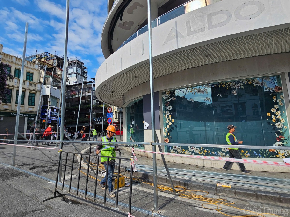 Cận cảnh việc dựng rào, tháo dỡ Hàm cá mập