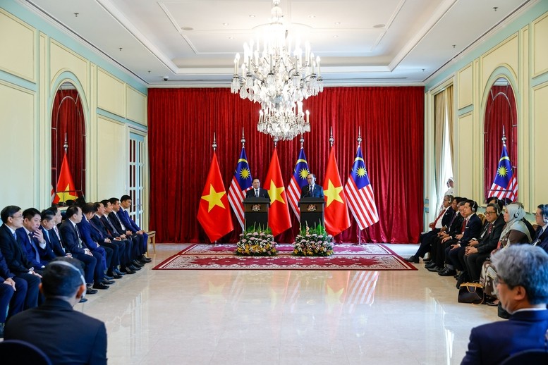 Thủ tướng Phạm Minh Chính và Thủ tướng Thủ tướng Malaysia Anwar Ibrahim chủ trì họp báo - Ảnh: VGP/Nhật Bắc Thủ tướng Phạm Minh Chính và Thủ tướng Thủ tướng Malaysia Anwar Ibrahim chủ trì họp báo - Ảnh: VGP/Nhật Bắc