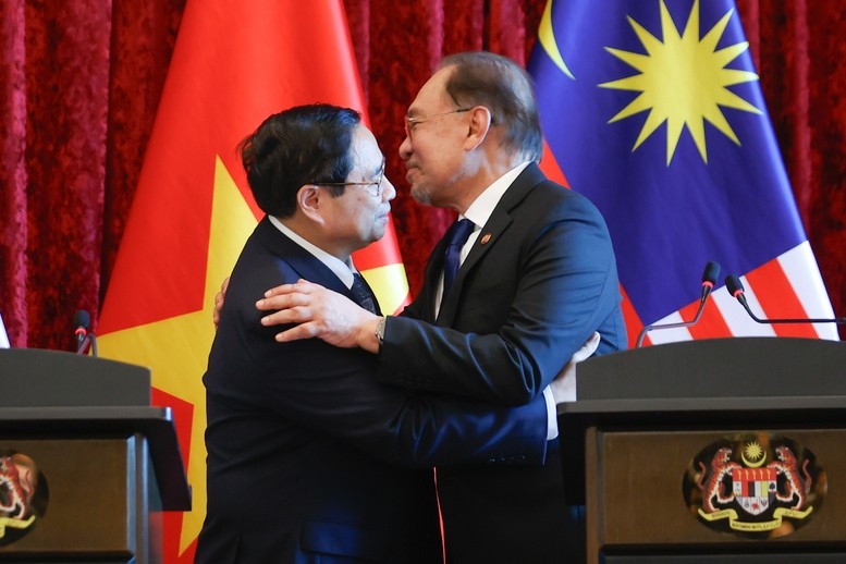 Thủ tướng Phạm Minh Chính và Thủ tướng Thủ tướng Malaysia Anwar Ibrahim tại họp báo - Ảnh: VGP/Nhật Bắc Thủ tướng Phạm Minh Chính và Thủ tướng Thủ tướng Malaysia Anwar Ibrahim tại họp báo - Ảnh: VGP/Nhật Bắc