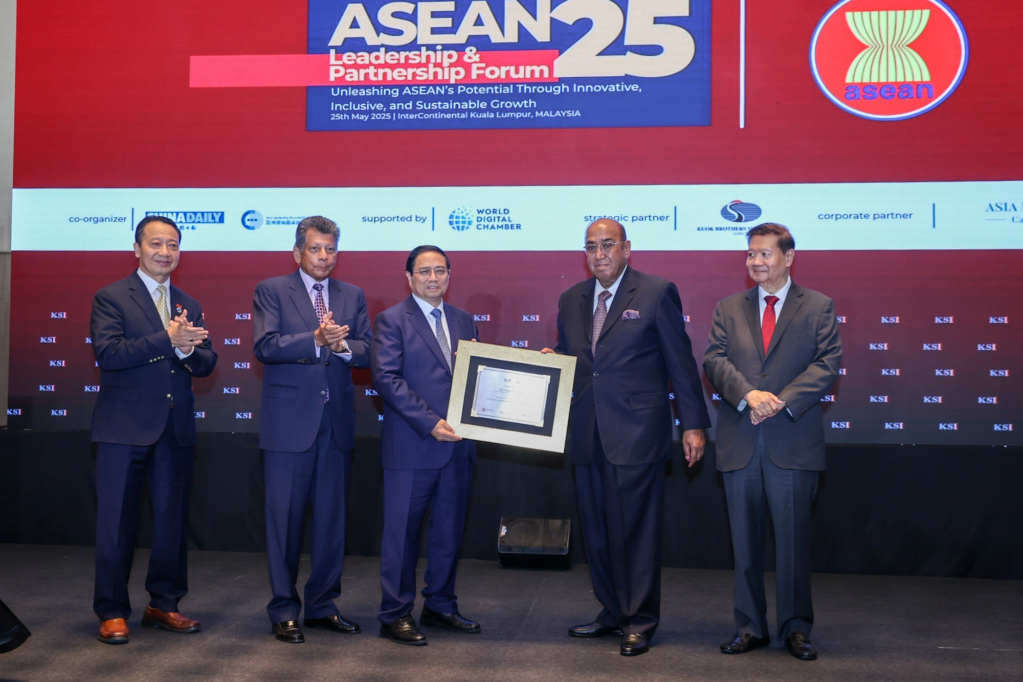 Ảnh: Hoạt động của Bộ trưởng Nguyễn Hồng Diên tại Malaysia Ảnh: Hoạt động của Bộ trưởng Nguyễn Hồng Diên tại Malaysia