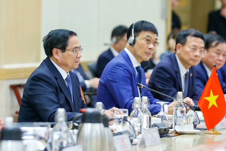 Thủ tướng Phạm Minh Chính khẳng định chuyến thăm sẽ gửi đi thông điệp về quyết tâm mạnh mẽ của hai nước cùng hợp tác và phát triển tự cường, bền vững, đóng góp tích cực cho hòa bình, ổn định và phát triển ở khu vực - Ảnh: VGP/Nhật Bắc Thủ tướng Phạm Minh Chính khẳng định chuyến thăm sẽ gửi đi thông điệp về quyết tâm mạnh mẽ của hai nước cùng hợp tác và phát triển tự cường, bền vững, đóng góp tích cực cho hòa bình, ổn định và phát triển ở khu vực - Ảnh: VGP/Nhật Bắc