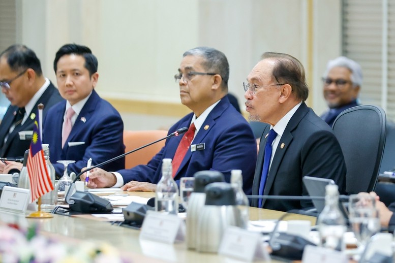 Thủ tướng Anwar Ibrahim bày tỏ sự ngưỡng mộ trước những thành tựu to lớn mà Việt Nam đạt được trong công cuộc đổi mới và phát triển đất nước - Ảnh: VGP/Nhật Bắc Thủ tướng Anwar Ibrahim bày tỏ sự ngưỡng mộ trước những thành tựu to lớn mà Việt Nam đạt được trong công cuộc đổi mới và phát triển đất nước - Ảnh: VGP/Nhật Bắc