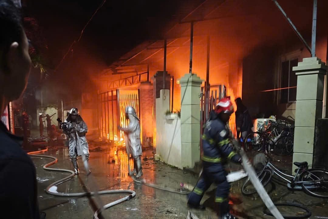 Hà Nội: Cháy lớn tại huyện Đông Anh, lửa đỏ rực