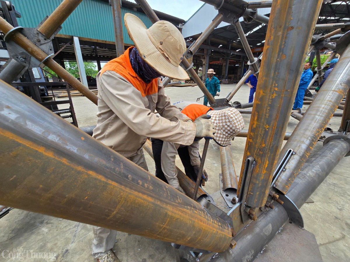 Sản xuất cột thép tại PCC4