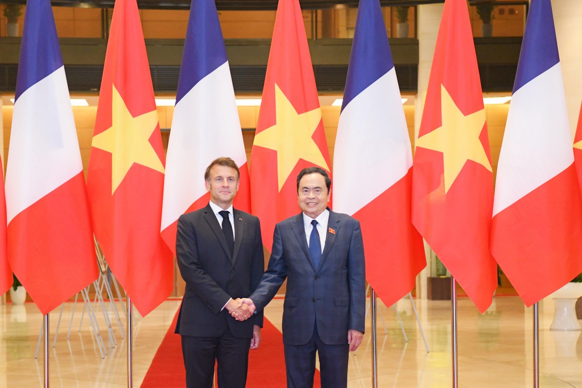 Chủ tịch Quốc hội Trần Thanh Mẫn hội kiến Tổng thống Cộng hòa Pháp Emmanuel Macron. Ảnh: Phạm Thắng Chủ tịch Quốc hội Trần Thanh Mẫn hội kiến Tổng thống Cộng hòa Pháp Emmanuel Macron. Ảnh: Phạm Thắng