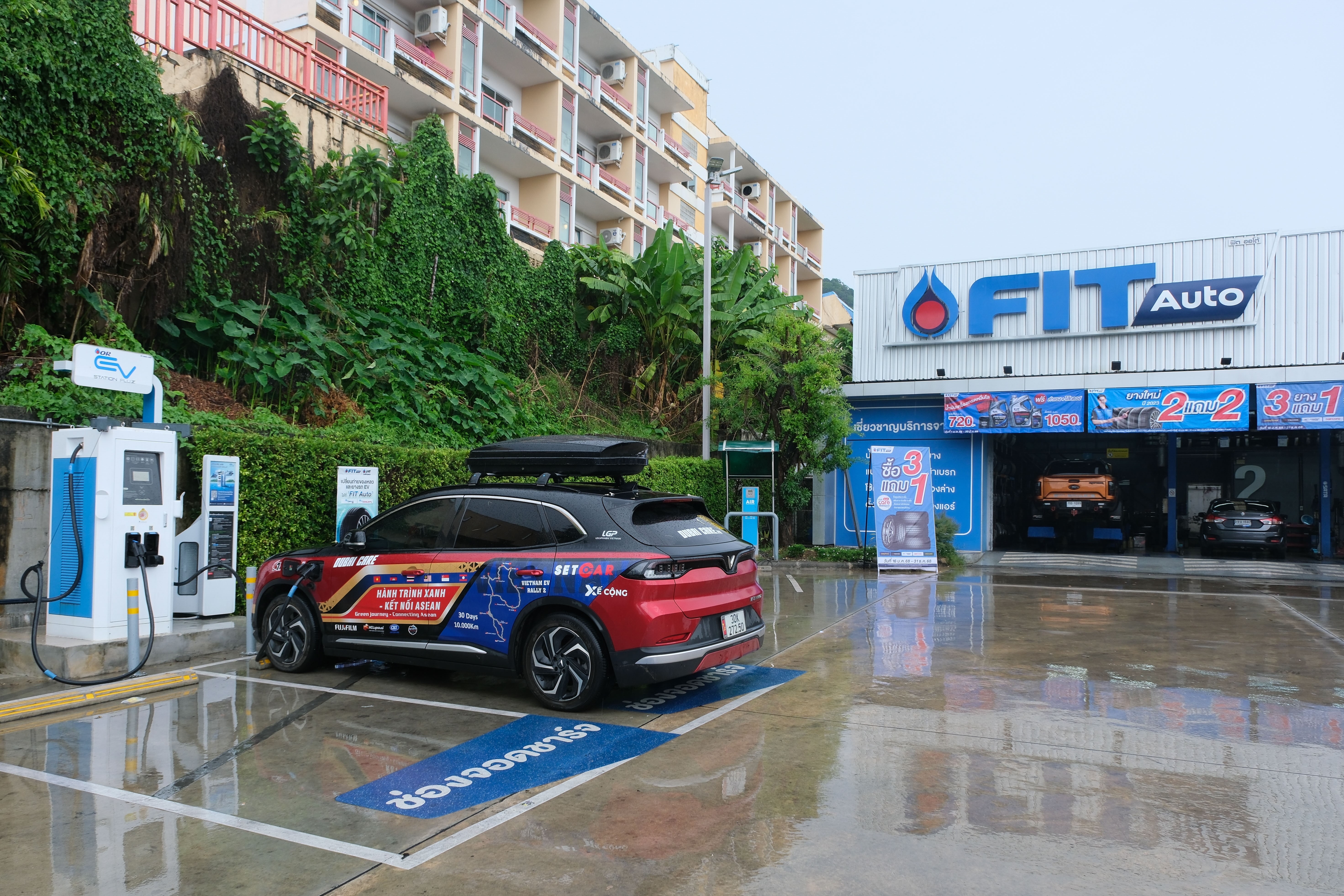 Hệ thống cây xăng PTT của Thái Lan được bao gồm nhiều dịch vụ, bao gồm bảo dưỡng ô tô. Ảnh: NVCC