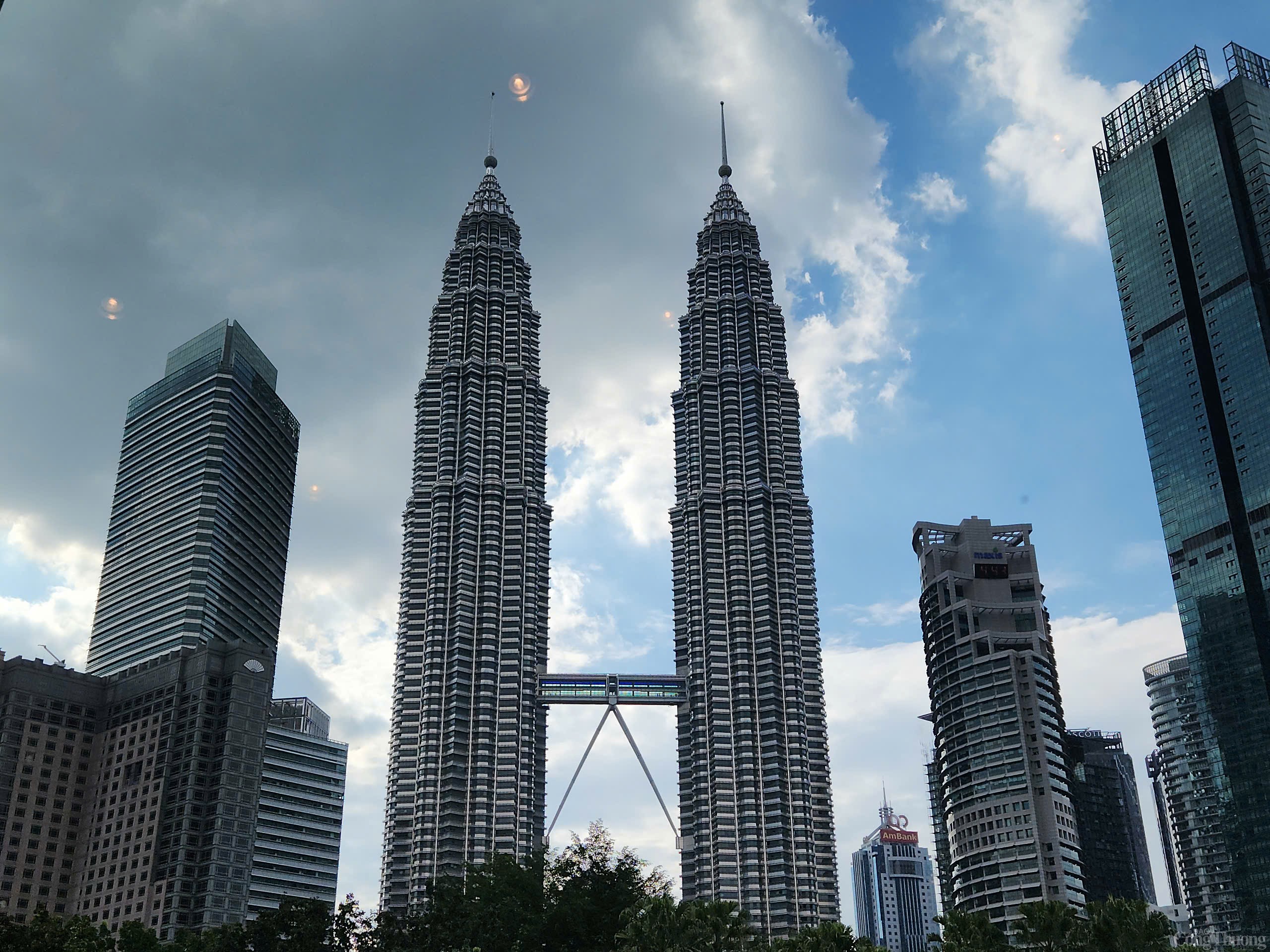 Từ toà tháp đôi Petronas Malaysia nghĩ về quốc huy năng lượngViệtNam Từ tháp đôi Petronas Malaysia nghĩ về quốc huy năng lượng Việt Nam Bài 1: Khi doanh nghiệp nhà nước vươn mình - 2