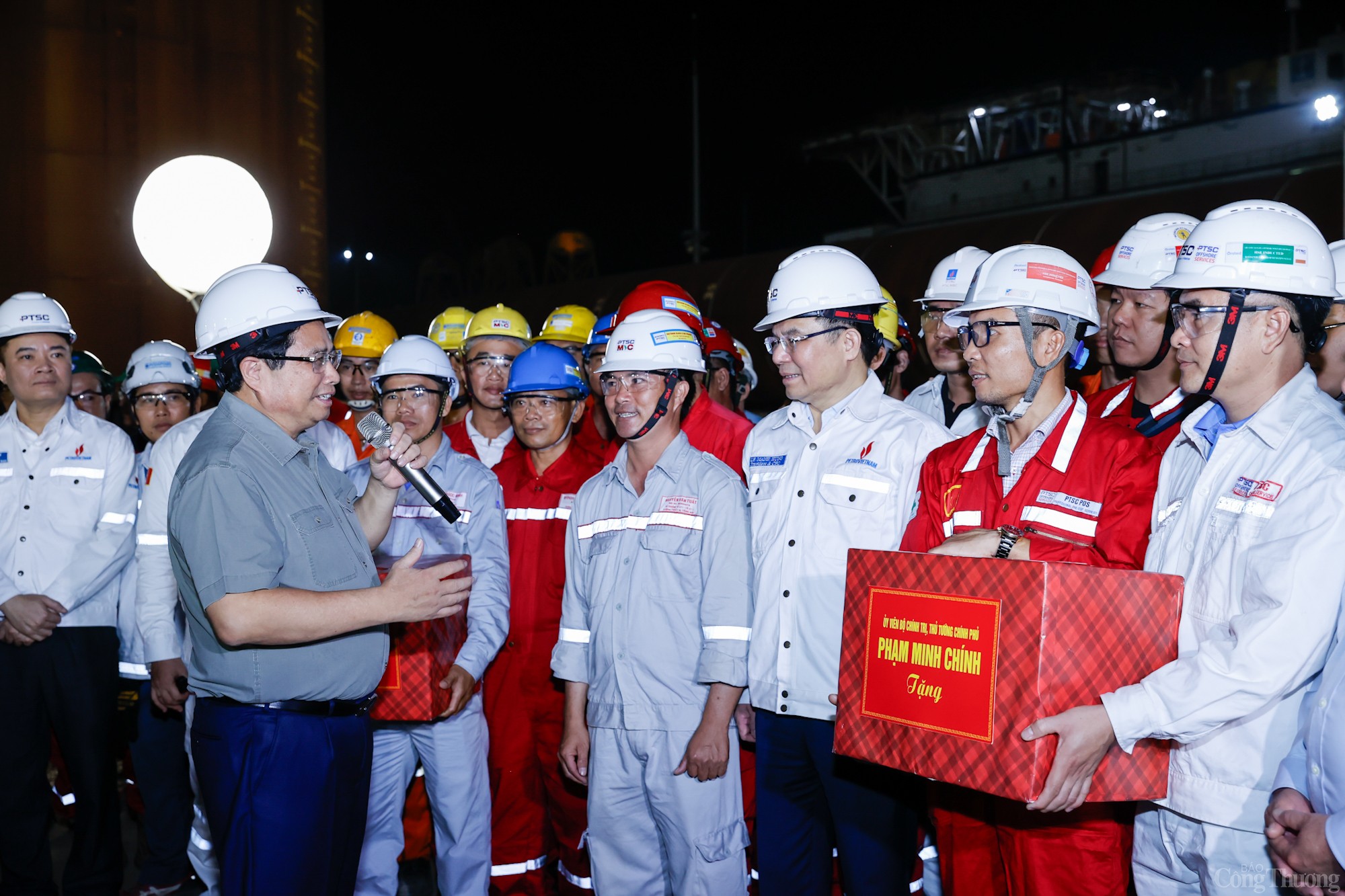 Từ toà tháp đôi Petronas Malaysia nghĩ về quốc huy năng lượngViệtNam Từ tháp đôi Petronas Malaysia nghĩ về quốc huy năng lượng Việt Nam Bài 1: Khi doanh nghiệp nhà nước vươn mình - 4