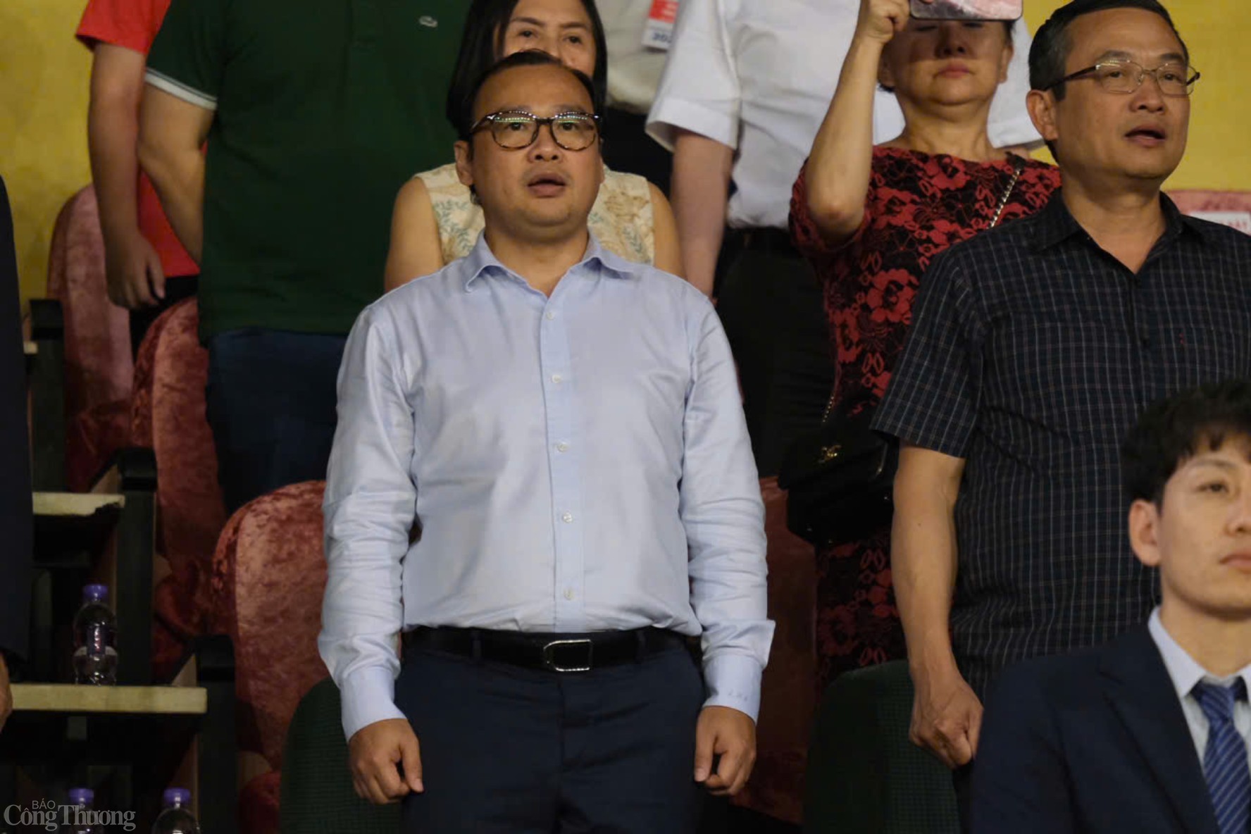 Thứ trưởng Thường trực Bộ Văn hóa Thể thao và Du lịch cũng có mặt để quan sát trận tâm điểm của vòng đấu, 