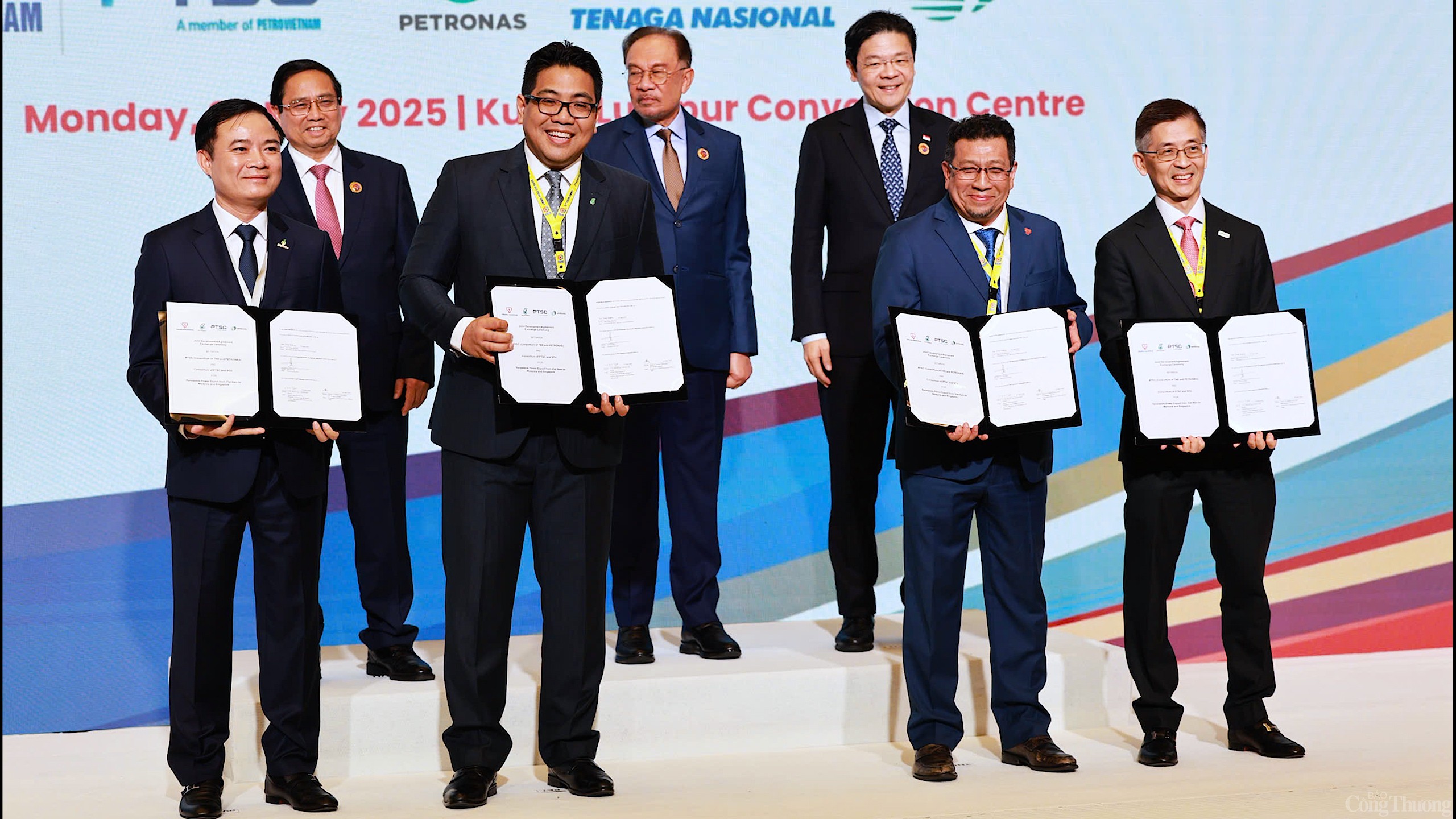 Việt Nam ký thỏa thuận xuất khẩu điện sạch sang Malaysia, Singapore Việt Nam ký thỏa thuận xuất khẩu điện sạch sang Malaysia, Singapore