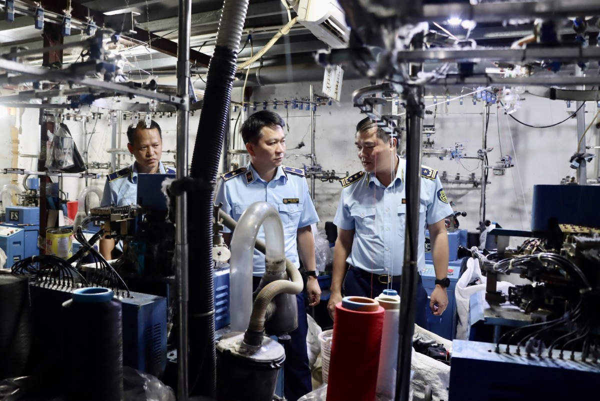 Hà Nội: Pháthiệnxưởng sản xuất tất giả nhãn hiệu tại La Phù Hà Nội: Pháthiệnxưởng sản xuất tất giả nhãn hiệu tại La Phù