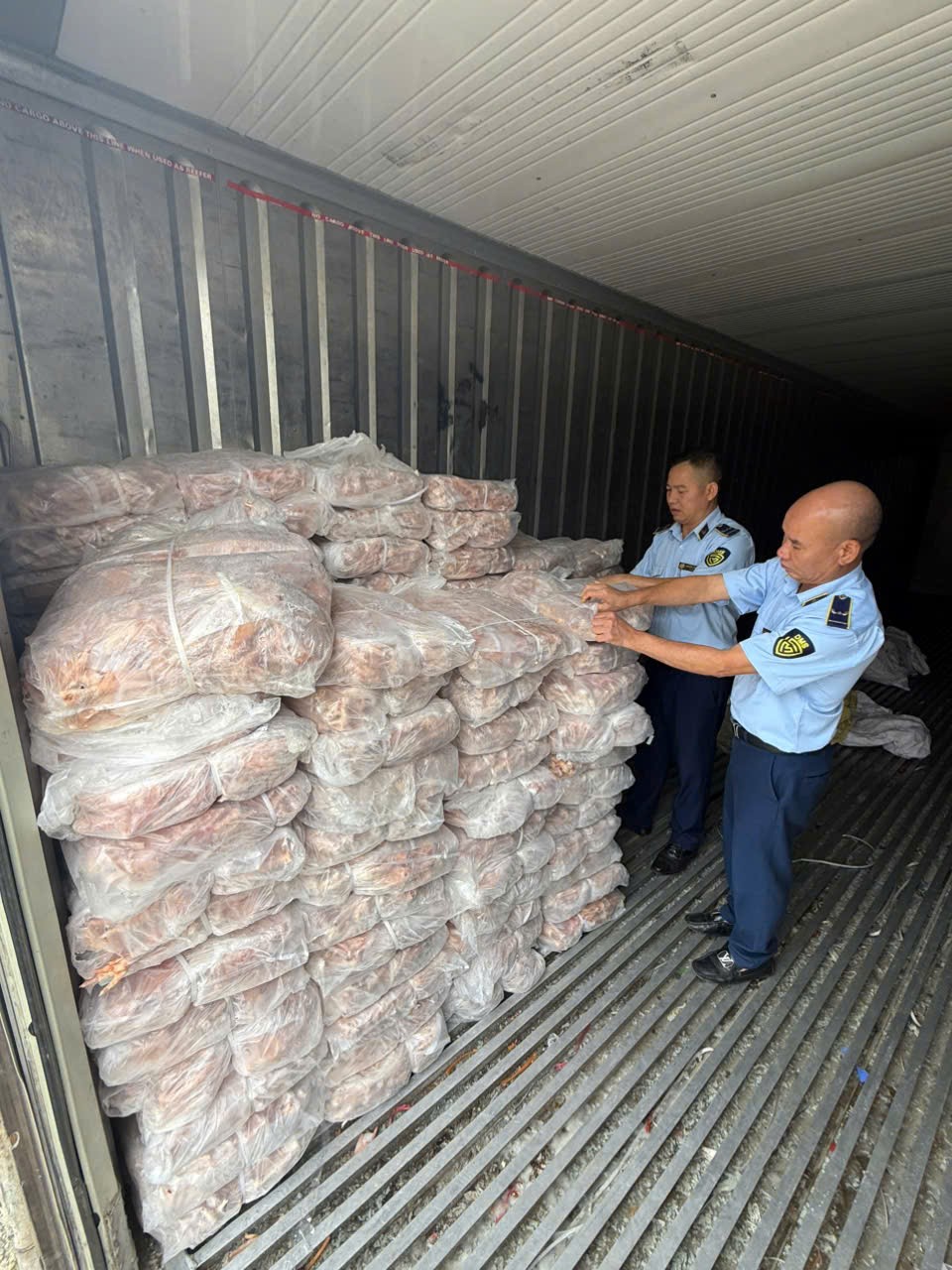 Lào Cai thu giữ hơn 1,5 tấn chân gà không rõnguồn gốc Lào Cai thu giữ hơn 1,5 tấn chân gà không rõnguồn gốc