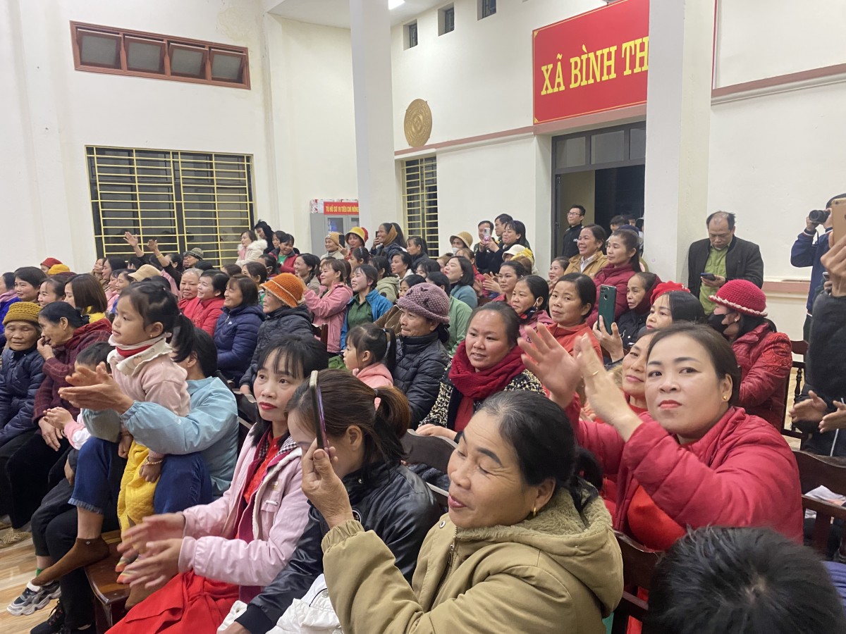 Bài 1: Con người, yếu tố trung tâm xây dựng xã hội