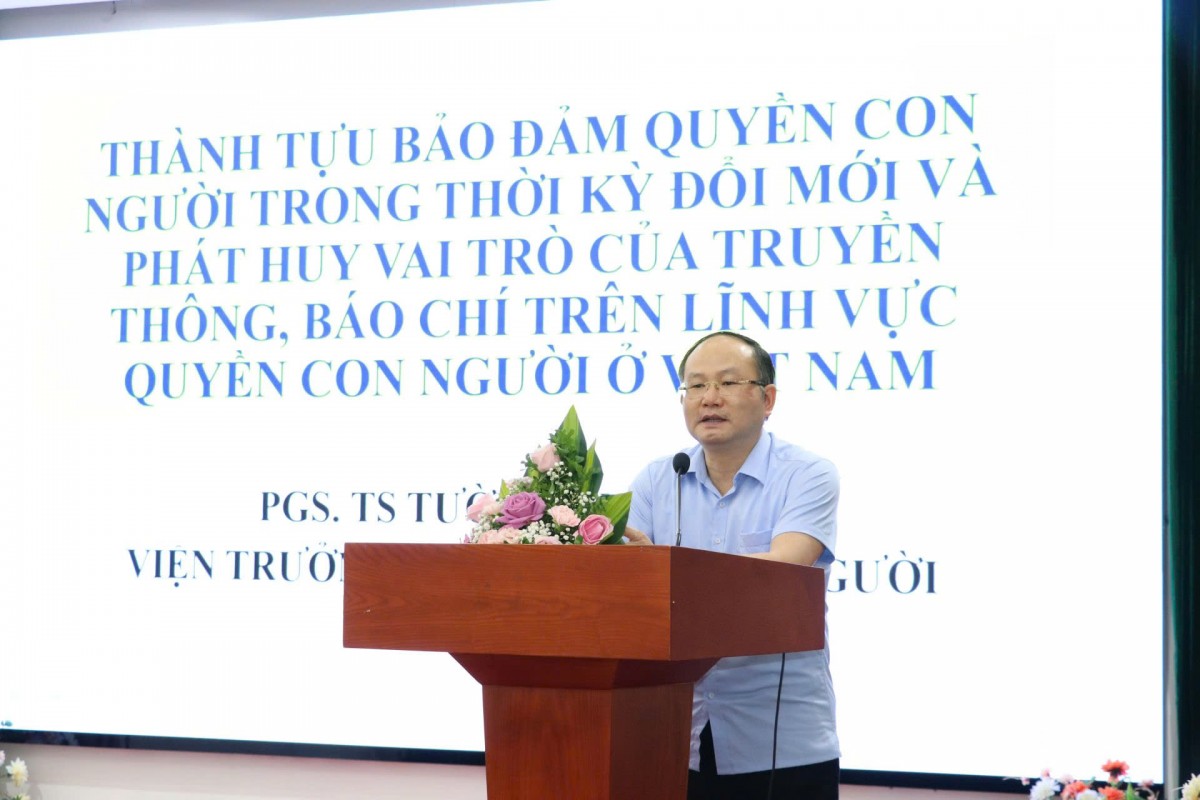 Bài 1: Con người, yếu tố trung tâm xây dựng xã hội