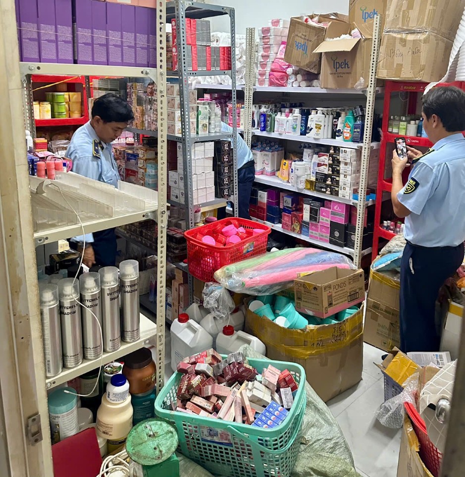 Cà Mau: Thu giữ hơn 2000 mỹ phẩm không rõ nguồn gốc Cà Mau: Thu giữ hơn 2000 mỹ phẩm không rõ nguồn gốc