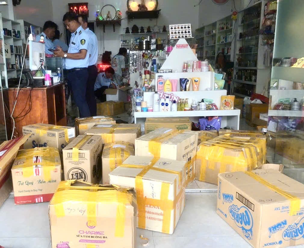 Cà Mau: Thu giữ hơn 2000 mỹ phẩm không rõ nguồn gốc Cà Mau: Thu giữ hơn 2000 mỹ phẩm không rõ nguồn gốc