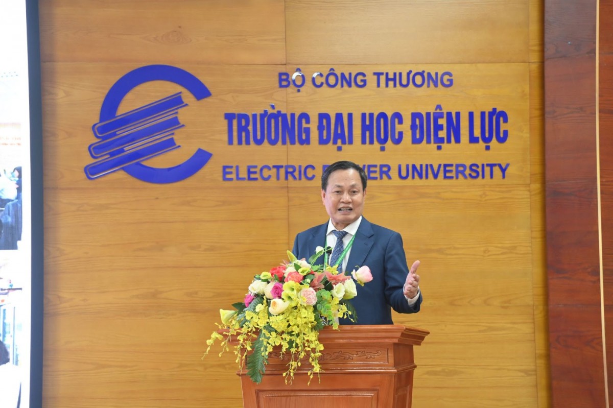 GS.TS. Nguyễn Hữu Đức - Trưởng đoàn kiểm định. GS.TS. Nguyễn Hữu Đức - Trưởng đoàn kiểm định.